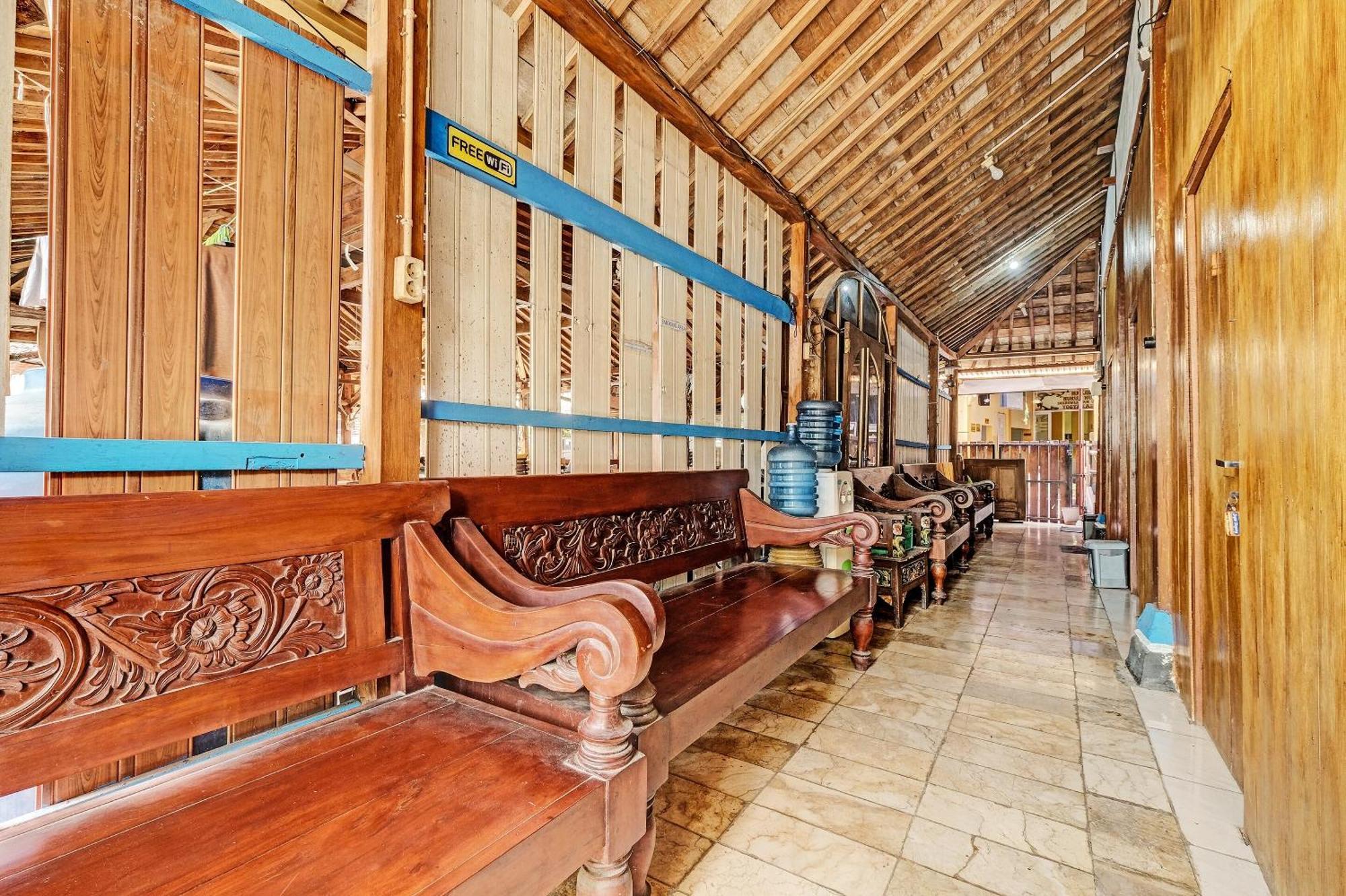 Spot On 91916 Joglo Doyong Homestay Syariah Yogyakarta Esterno foto