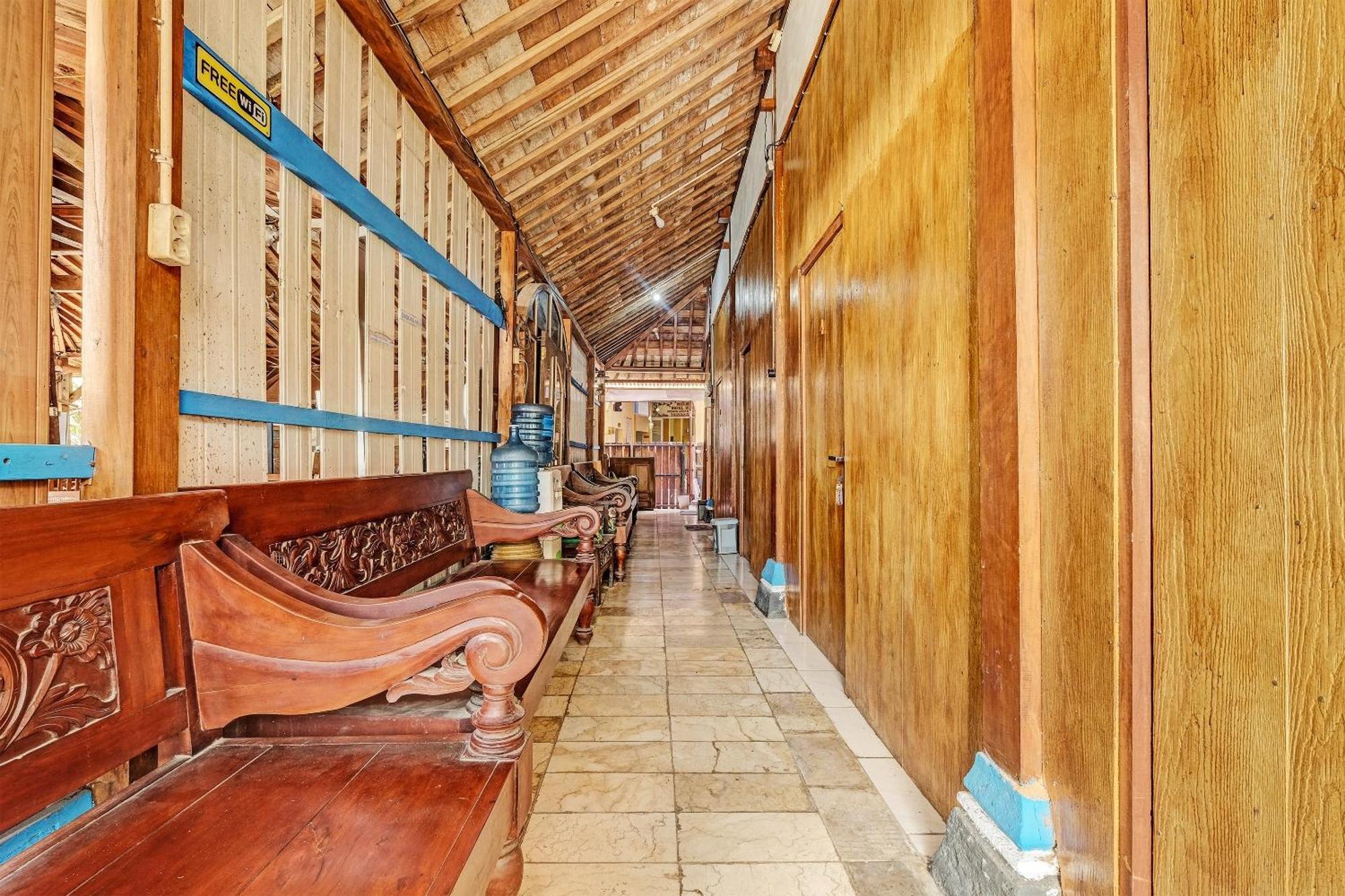 Spot On 91916 Joglo Doyong Homestay Syariah Yogyakarta Esterno foto