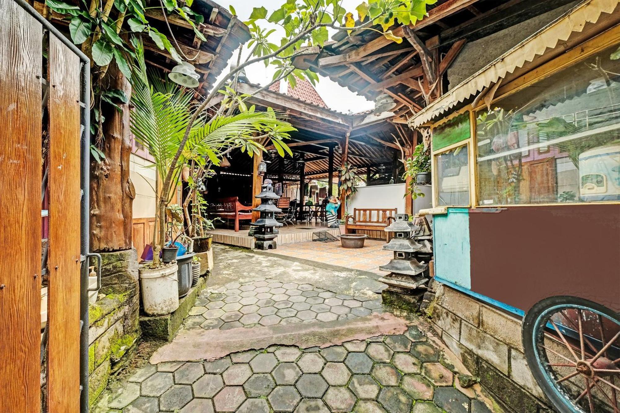 Spot On 91916 Joglo Doyong Homestay Syariah Yogyakarta Esterno foto