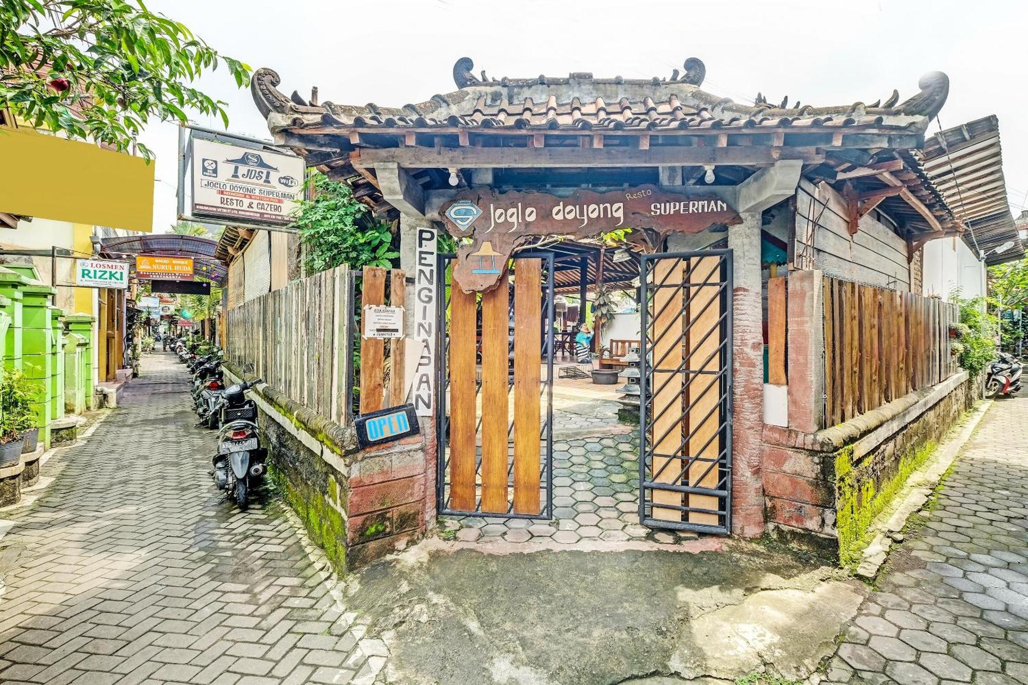 Spot On 91916 Joglo Doyong Homestay Syariah Yogyakarta Esterno foto